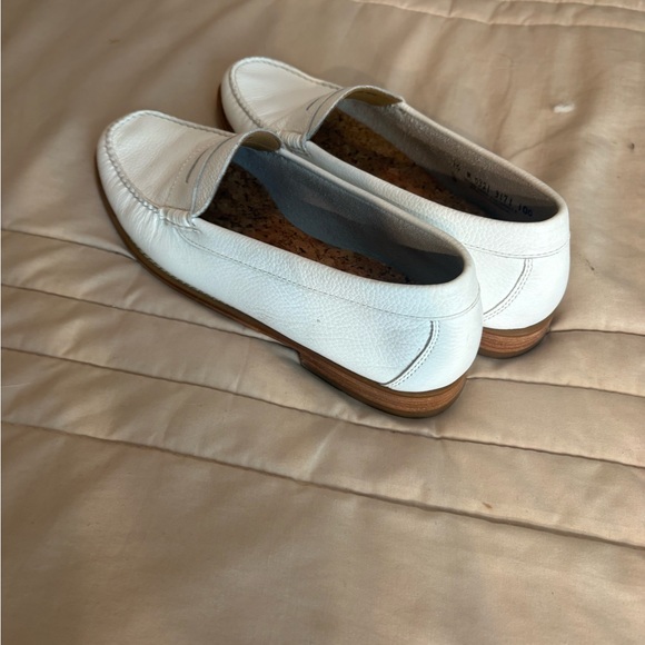 Classic White Leather Loafers for Women - Picture 5 of 8
